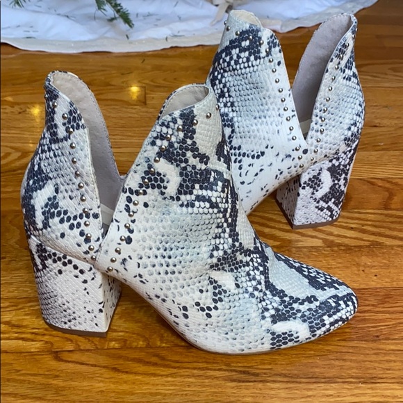 Steve Madden Snakeskin Rockstar Bootie 10 - Picture 7 of 9